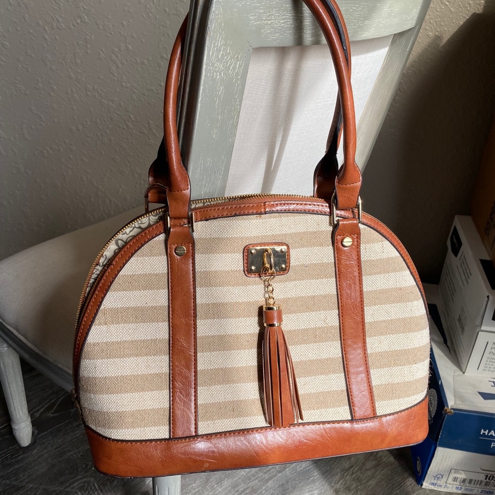 NWOT Cute striped knit purse